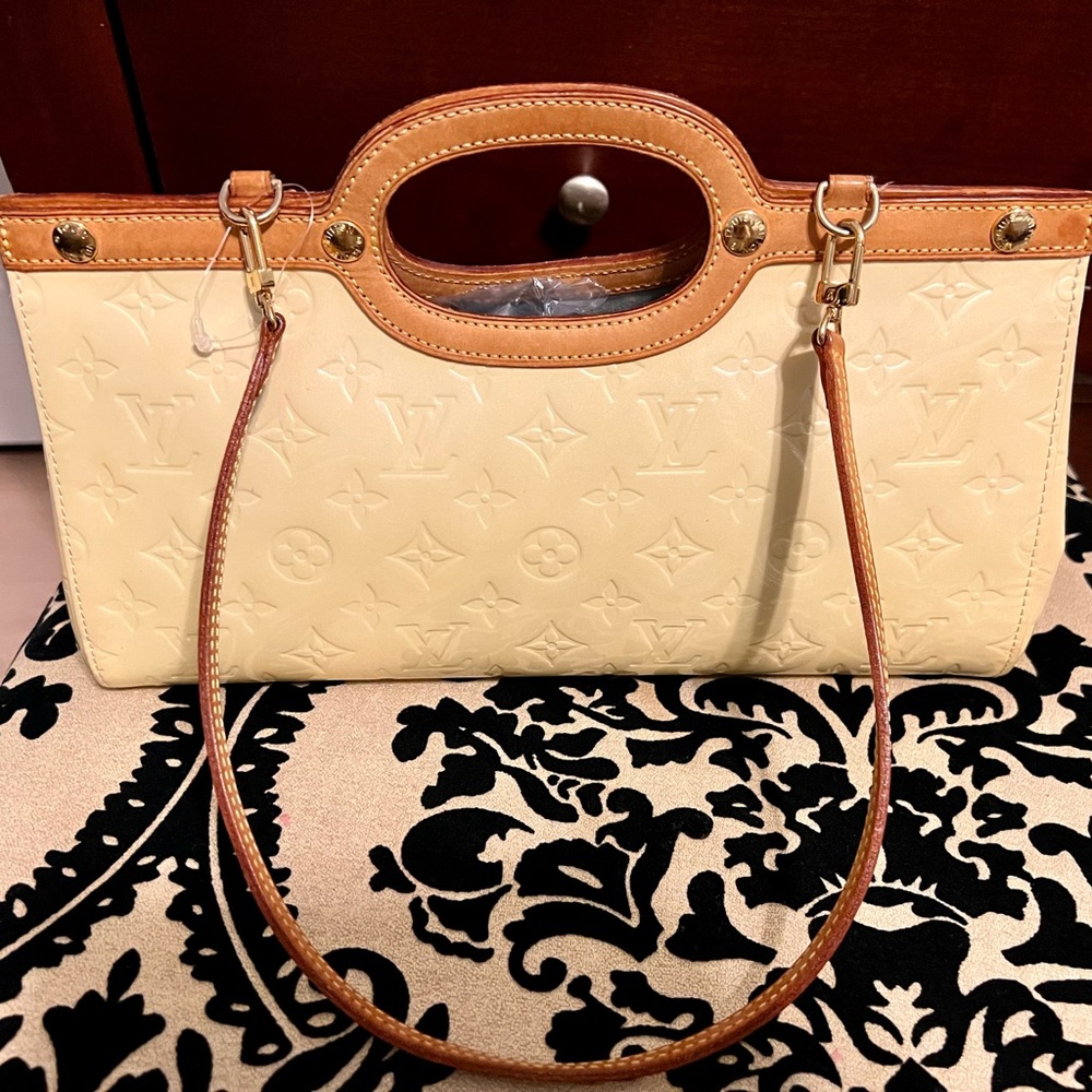 Authentic Roxbury Drive 2way Monogram Vernes Shoulder Bag